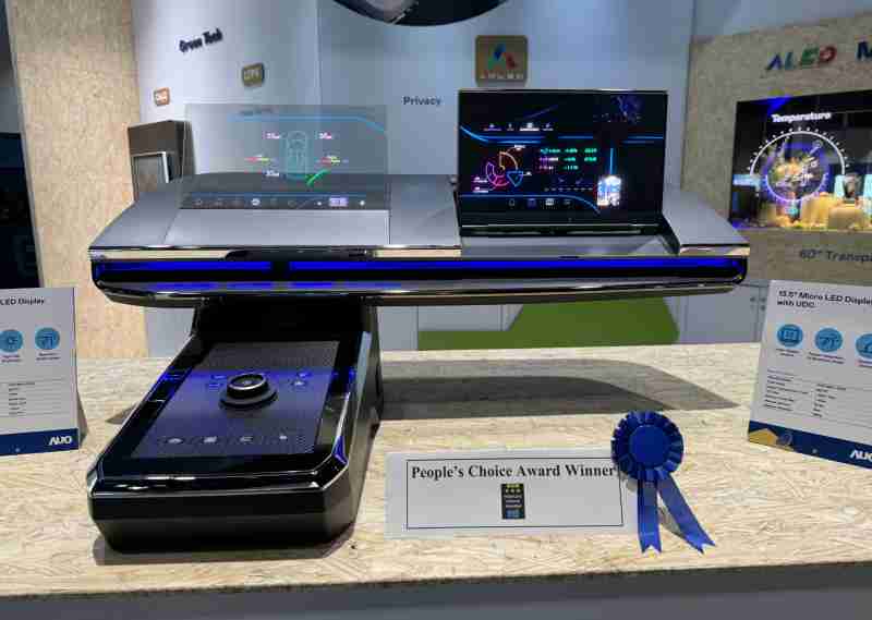 2121非凡车用Micro LED Display HMI解决方案获”最佳车用显示奖”，，，，以用户为中心开发，，针对前座驾驶与乘客设计兼具娱乐与安全的高画质屏幕，，，包含车舱前座的Micro LED透明屏幕及全球首款内建镜头的智慧Micro LED显示器