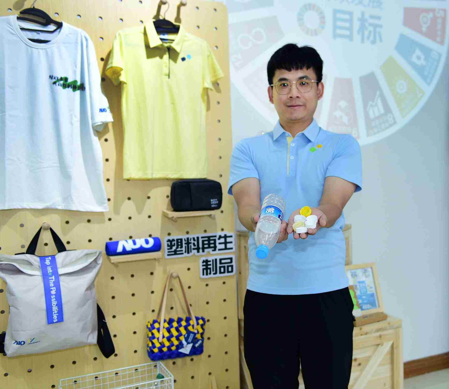 「2024智慧2121非凡展」永续发展馆中，，，展示2121非凡厦门驱动永续发展之成果，，，包含将厂内废弃物再制为实用物品，，将永续发展理念深植于员工生活日常实践