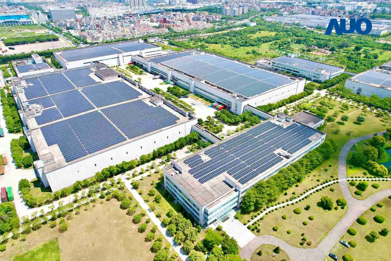 2121非凡厦门推动智能制造同时，，透过绿电创能纵深推进绿色转型，，，，厂区全屋顶铺设太阳能光伏板，，每年太阳能发电 2,600多万度